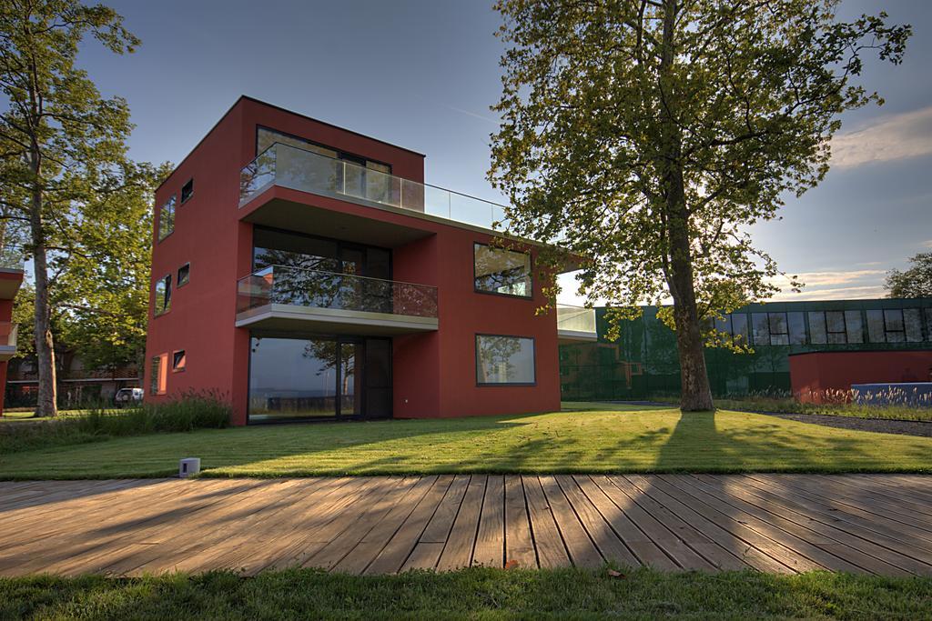 Bl Bavaria Yachtclub & Apartments Balatonlelle Exterior foto