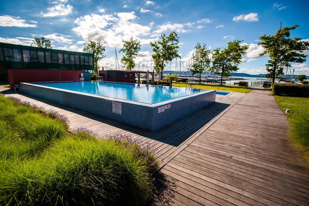 Bl Bavaria Yachtclub & Apartments Balatonlelle Exterior foto