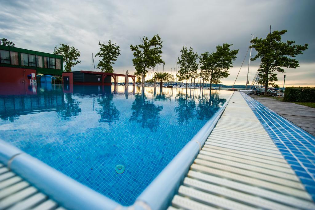 Bl Bavaria Yachtclub & Apartments Balatonlelle Exterior foto